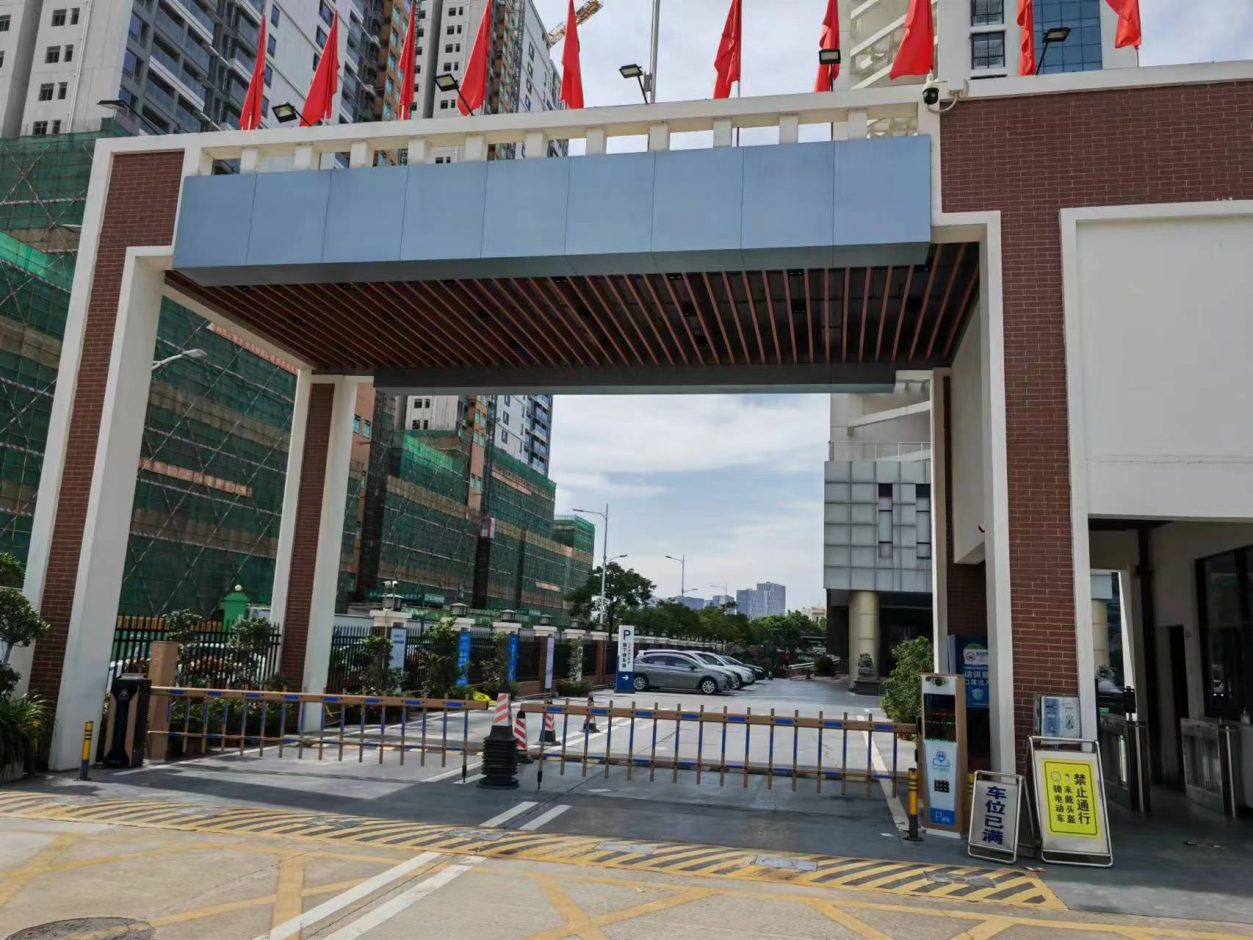 龍崗平湖街道交警大隊無人值守停車場 政務機構智慧停車場案列 第1張